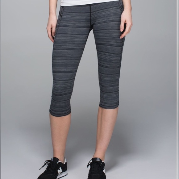 Lululemon Top Speed Crop - Picture 1 of 12